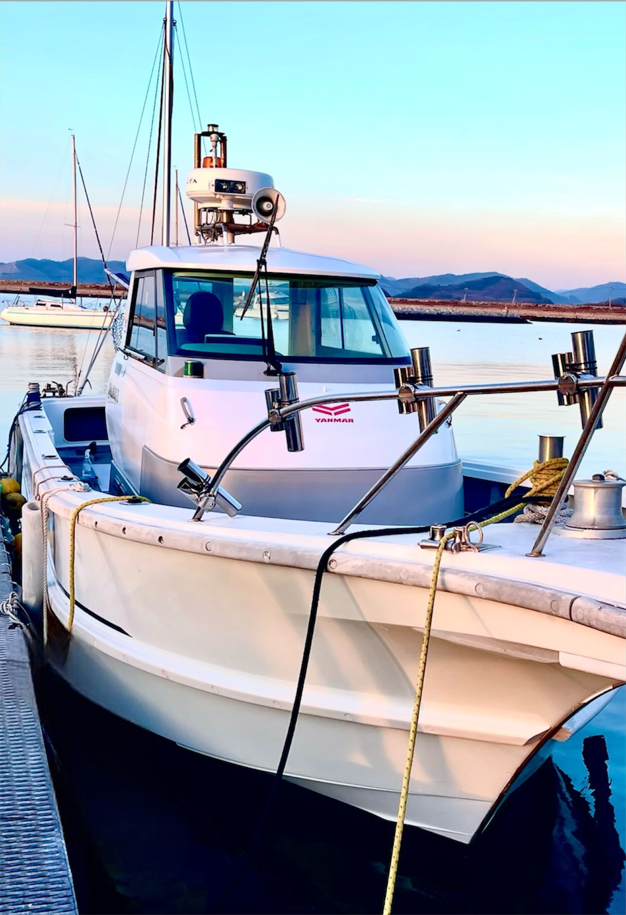 岡山県遊漁船 HORIZONの船首部分の写真